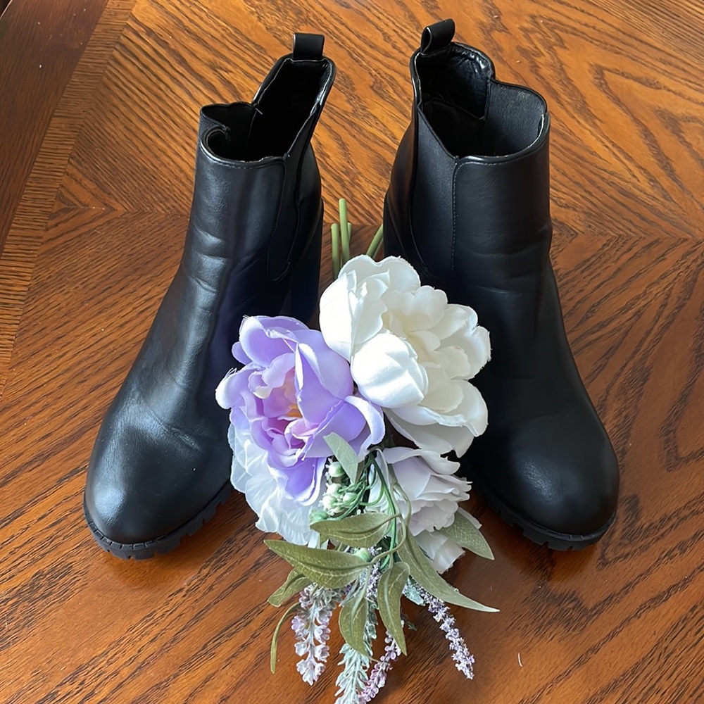 Top Mod Black Women Boots.